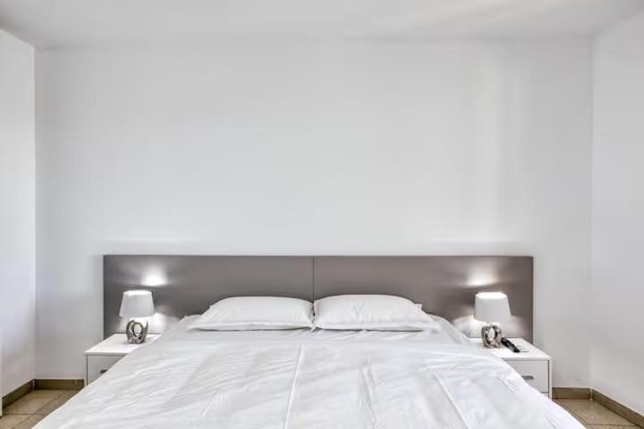 Apartamento Con Vistas A Mar Y Canal. 艾姆布里亚布拉瓦 外观 照片
