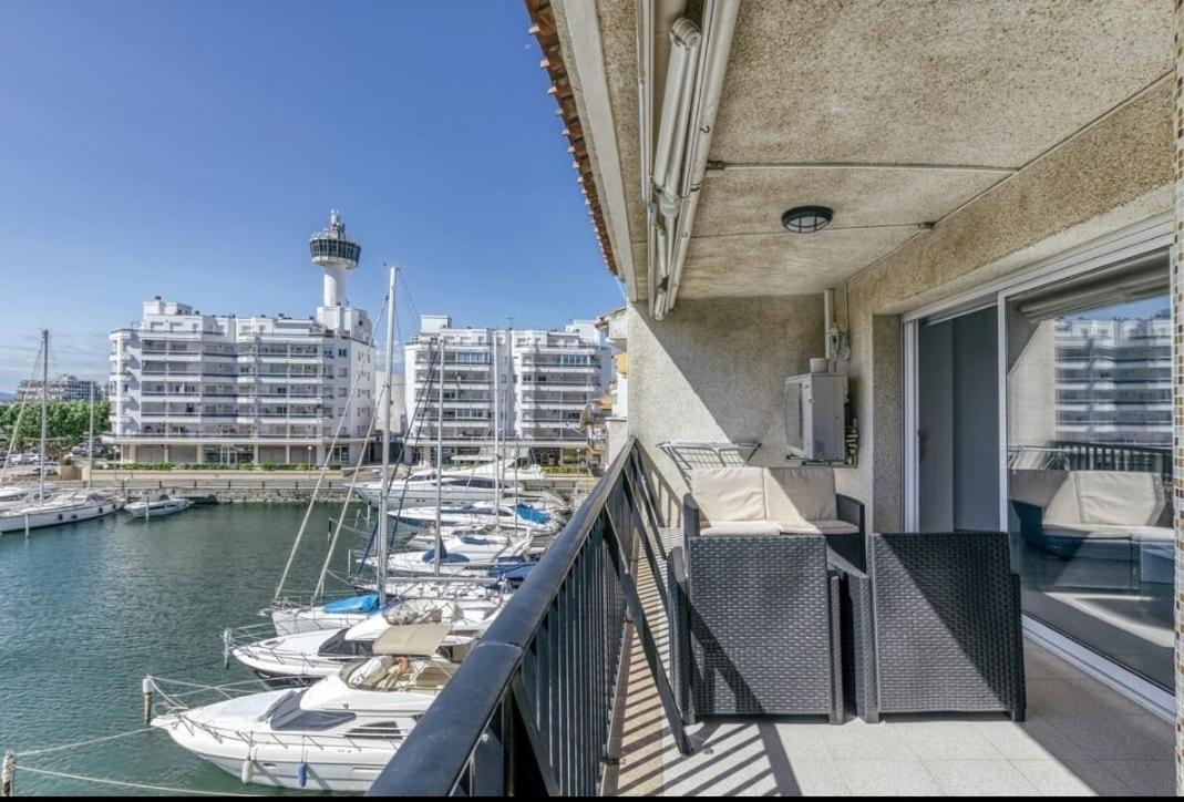 Apartamento Con Vistas A Mar Y Canal. 艾姆布里亚布拉瓦 外观 照片