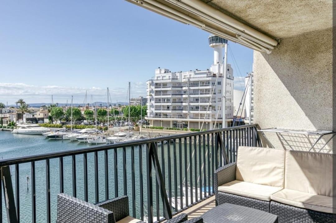 Apartamento Con Vistas A Mar Y Canal. 艾姆布里亚布拉瓦 外观 照片