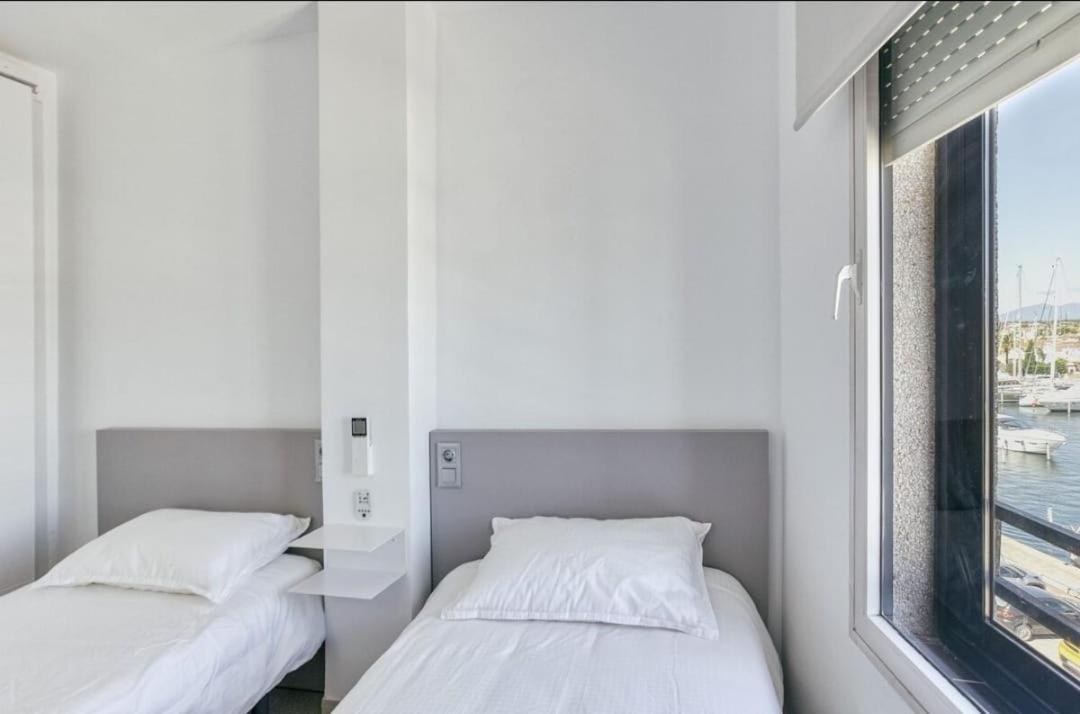 Apartamento Con Vistas A Mar Y Canal. 艾姆布里亚布拉瓦 外观 照片