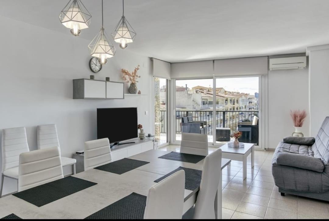 Apartamento Con Vistas A Mar Y Canal. 艾姆布里亚布拉瓦 外观 照片