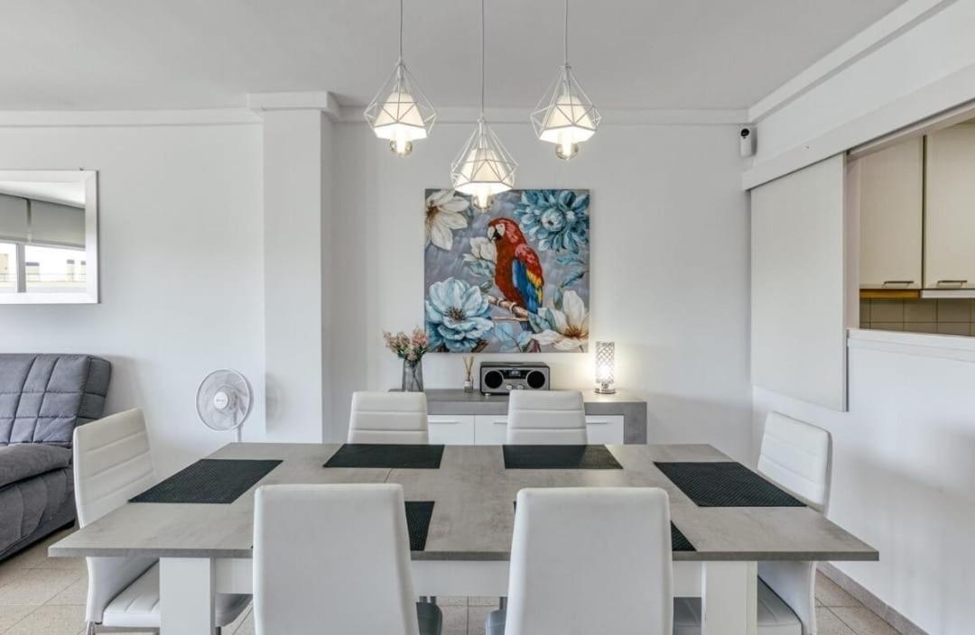 Apartamento Con Vistas A Mar Y Canal. 艾姆布里亚布拉瓦 外观 照片
